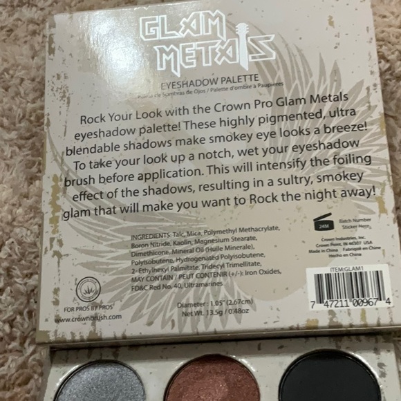 Crown Glam Metals eyeshadow palette - Picture 4 of 4